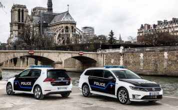 police parisienne en voiture électrique